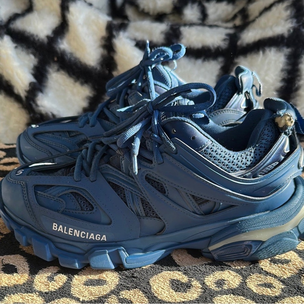 Balenciaga track led